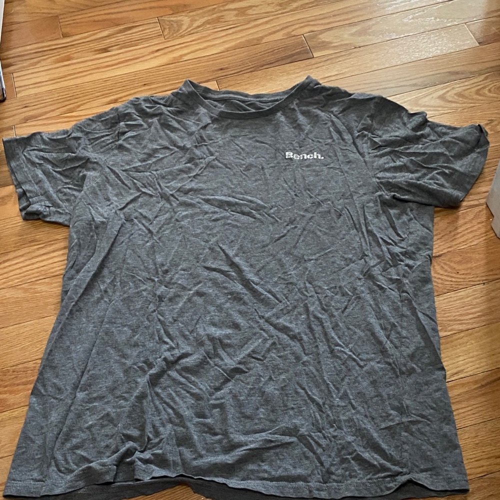 Bench Men's Short-Sleeve Crew Neck T-Shirt in Charcoal